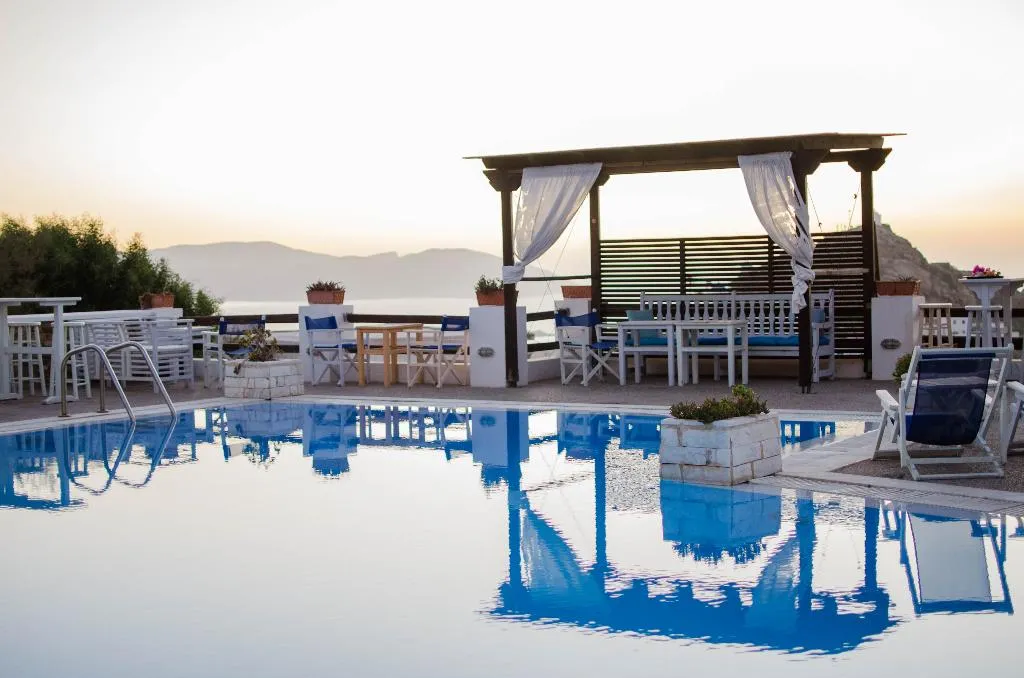Pool, Skala, Santorini