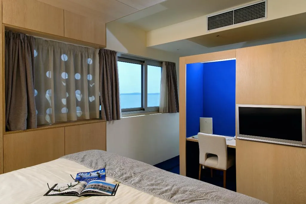 DOUBLE STANDARD Room, Split, Split