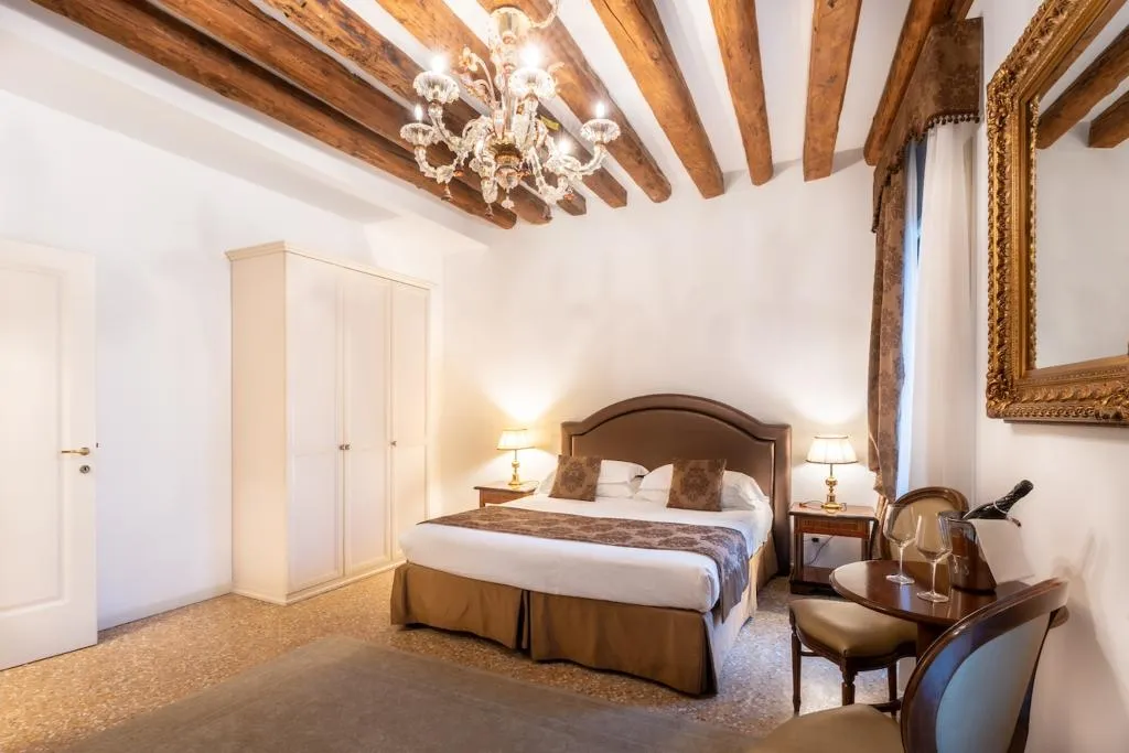 APARTMENT DELUXE CAPACITY 4 Room, San Teodoro Palace  - Luxury Apartments, Venice