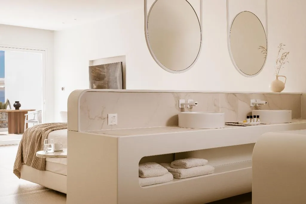 SUITE WITH JACUZZI Room, Lovia Mykonos, Mykonos