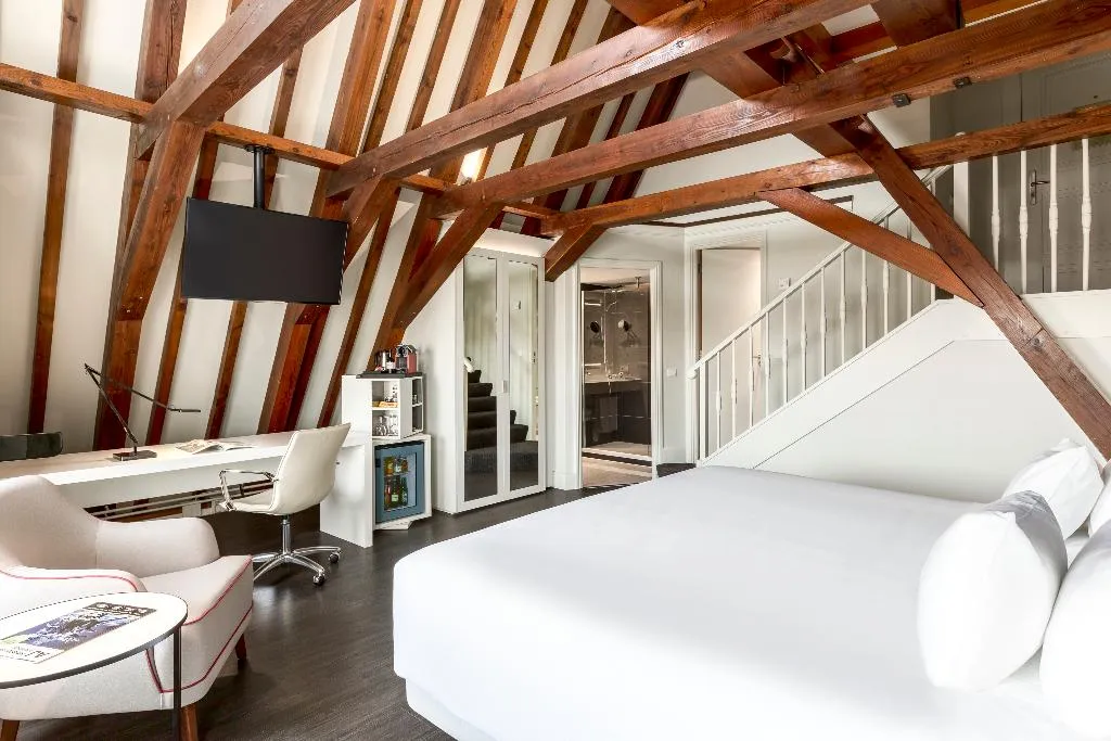 DOUBLE PREMIUM Room, NH Collection Amsterdam Barbizon Palace, Amsterdam