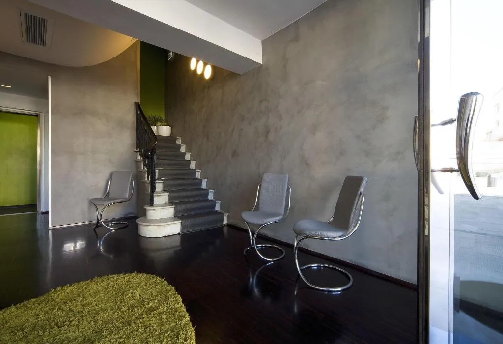 Lobby, Universo, Florence