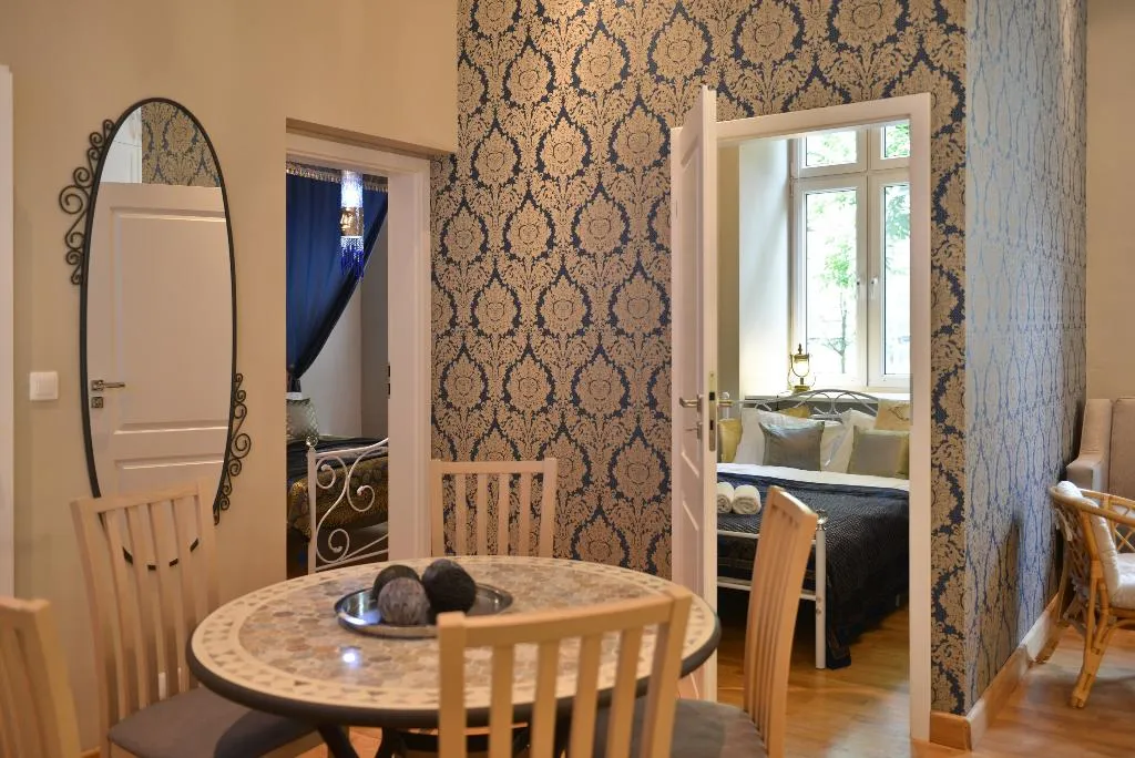 APARTMENT CAPACITY 5 TWO BEDROOMS Room, La Gioia Magic Orient Apartments, Krakow