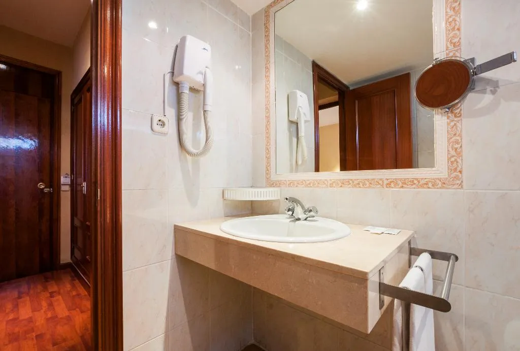 Double or Twin STANDARD Room, Los Olivos, Madrid