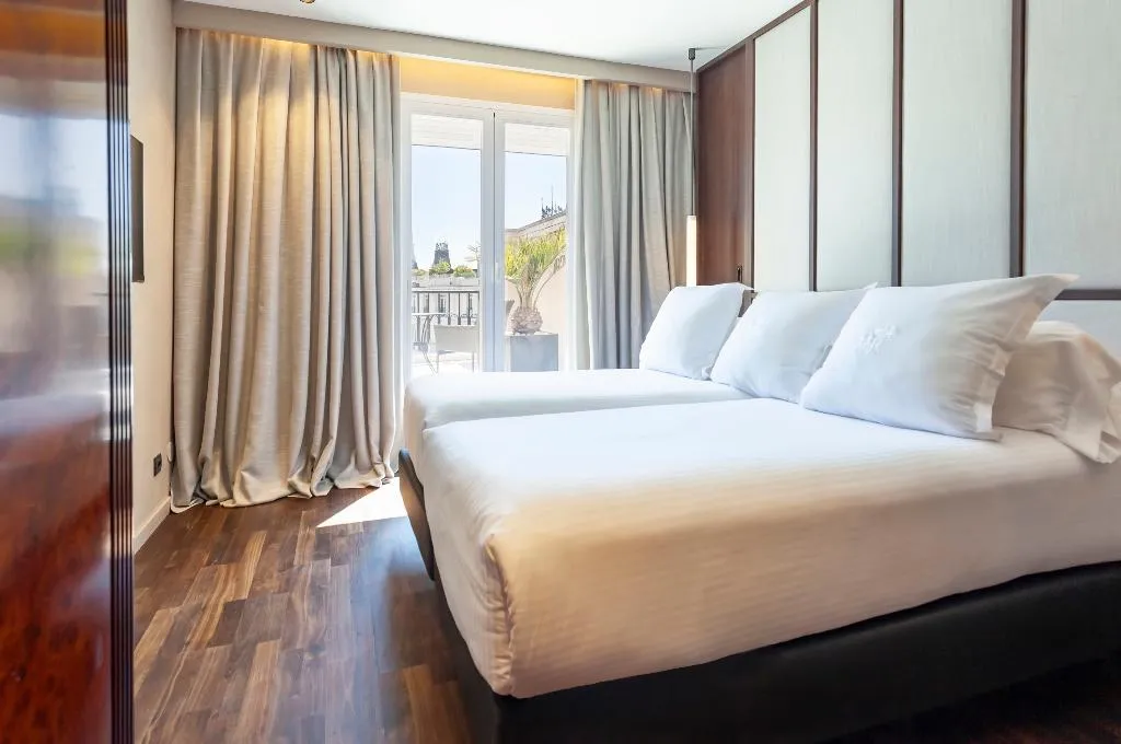 FAMILY ROOM SUPERIOR Room, Hotel Villa Real, Madrid