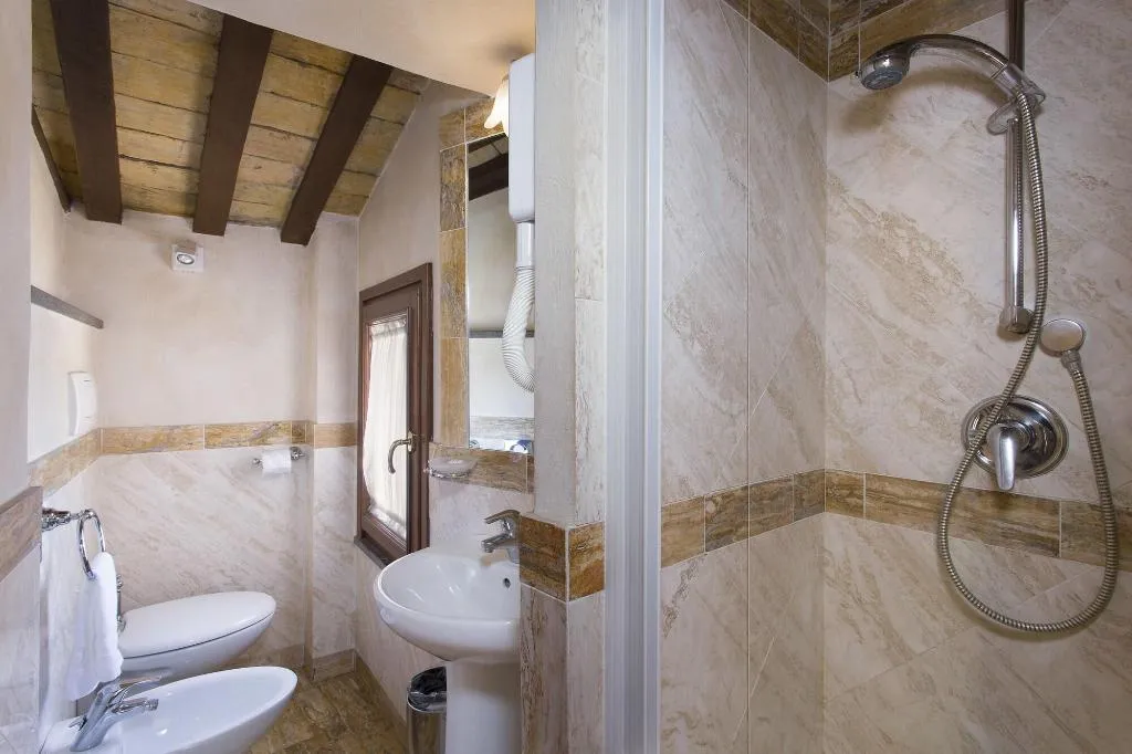 Room, Teatro Pace 33, Rome