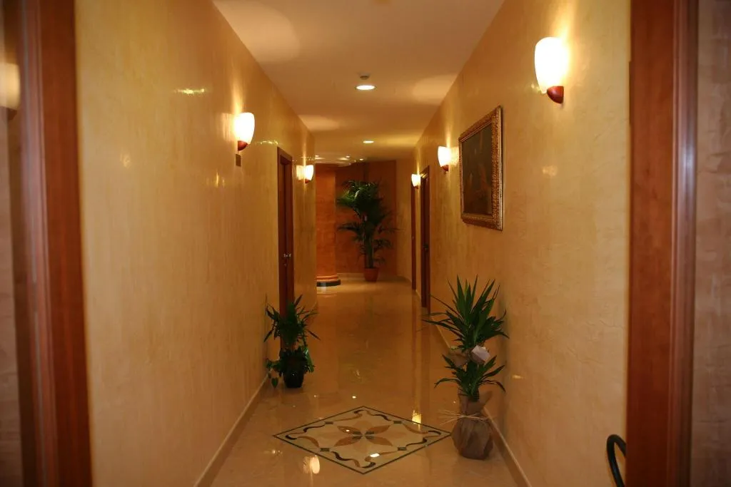 Lobby, Ranch Palace Hotel, Naples