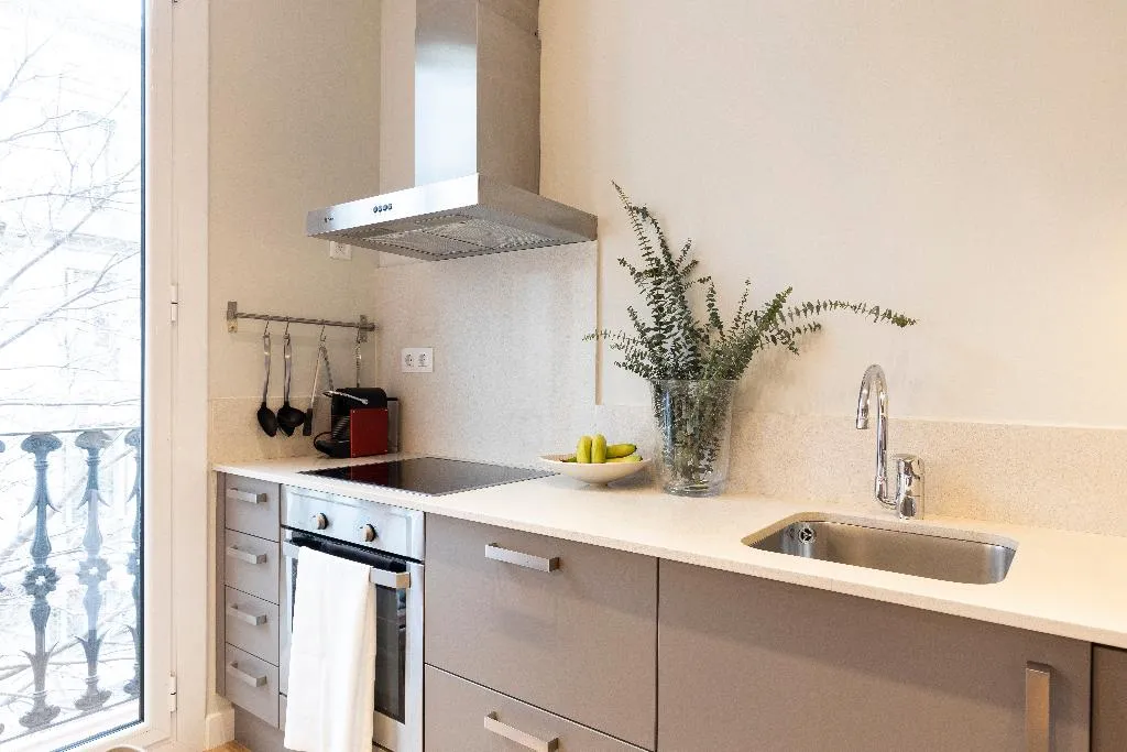 APARTMENT CAPACITY 4 TWO BEDROOMS Room, Aspasios Urquinaona Design, Barcelona