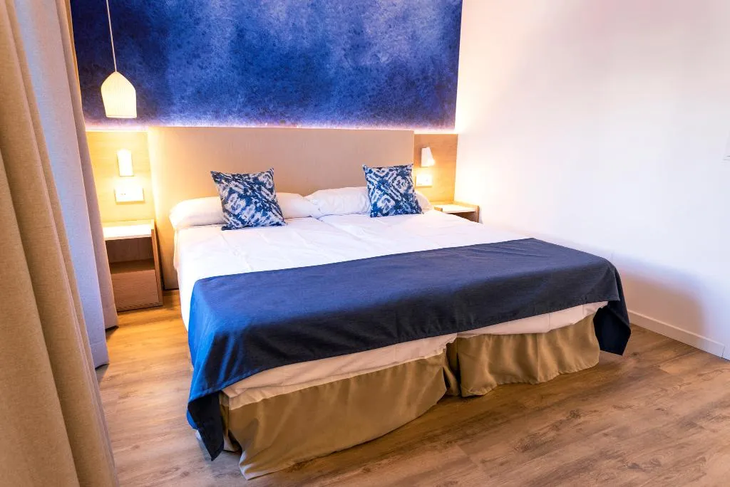 DOUBLE SINGLE USE POOL VIEW Room, Parque Nereida Suites Hotel, Majorca