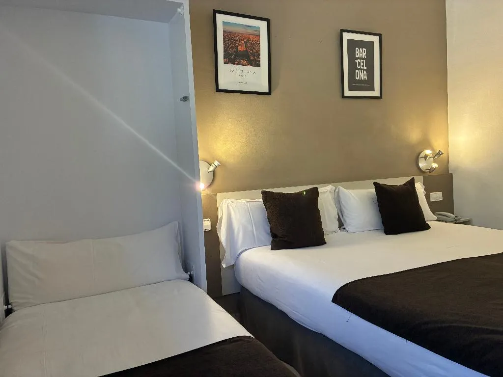 DOUBLE CAPACITY 1 Room, Hotel Travessera, Barcelona