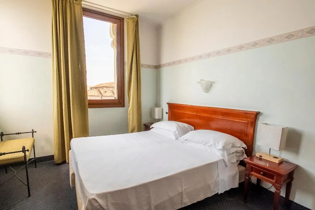 DOUBLE LAGOON VIEW Room, Russo Palace, Venice