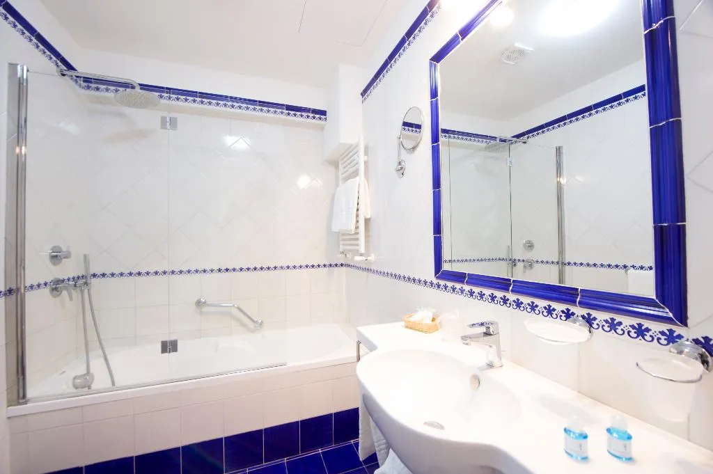 Double or Twin SUPERIOR Room, Grand Hotel Excelsior, Naples
