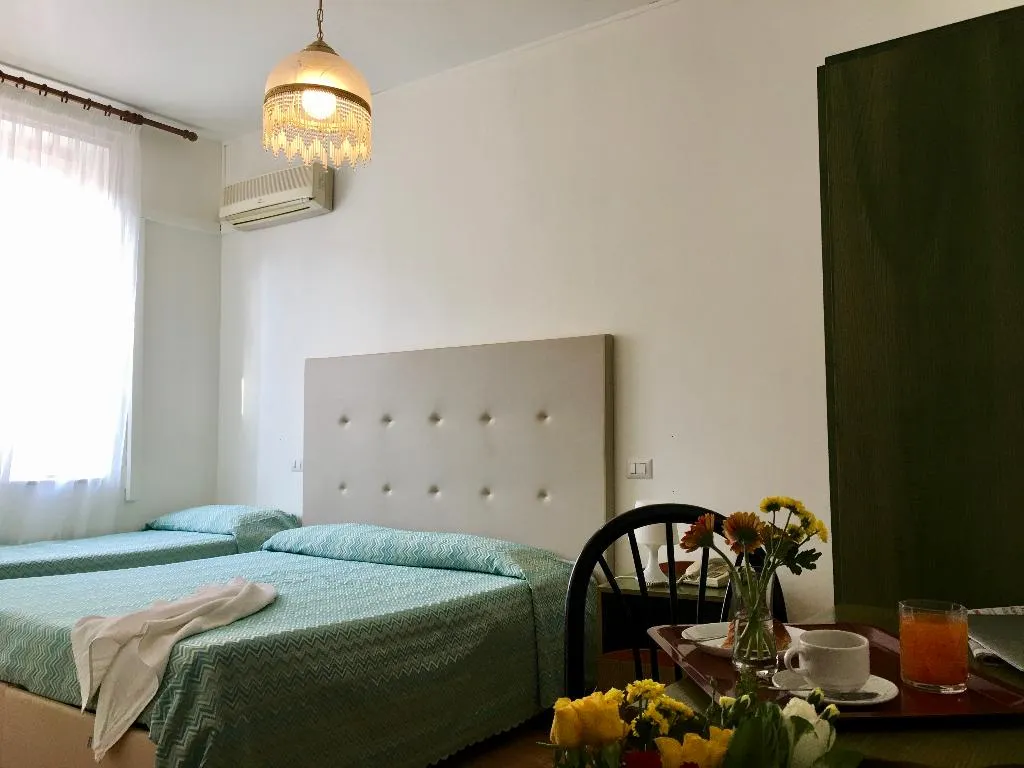 TRIPLE STANDARD Room, Hotel 38 Aira, Palermo