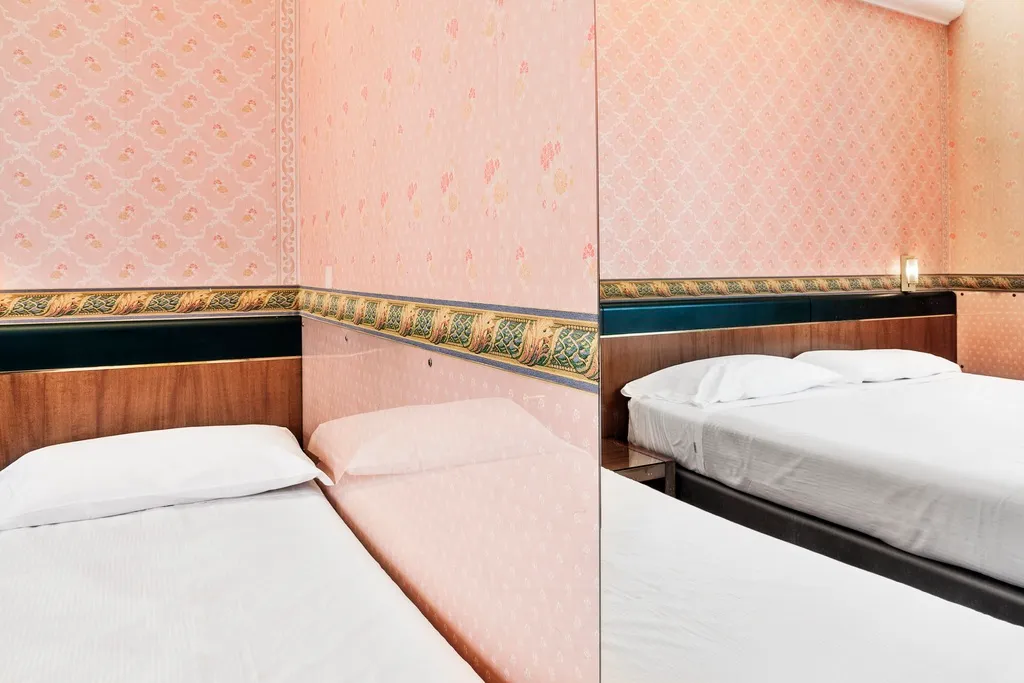 TRIPLE STANDARD Room, Hotel Des Etrangers, Milan