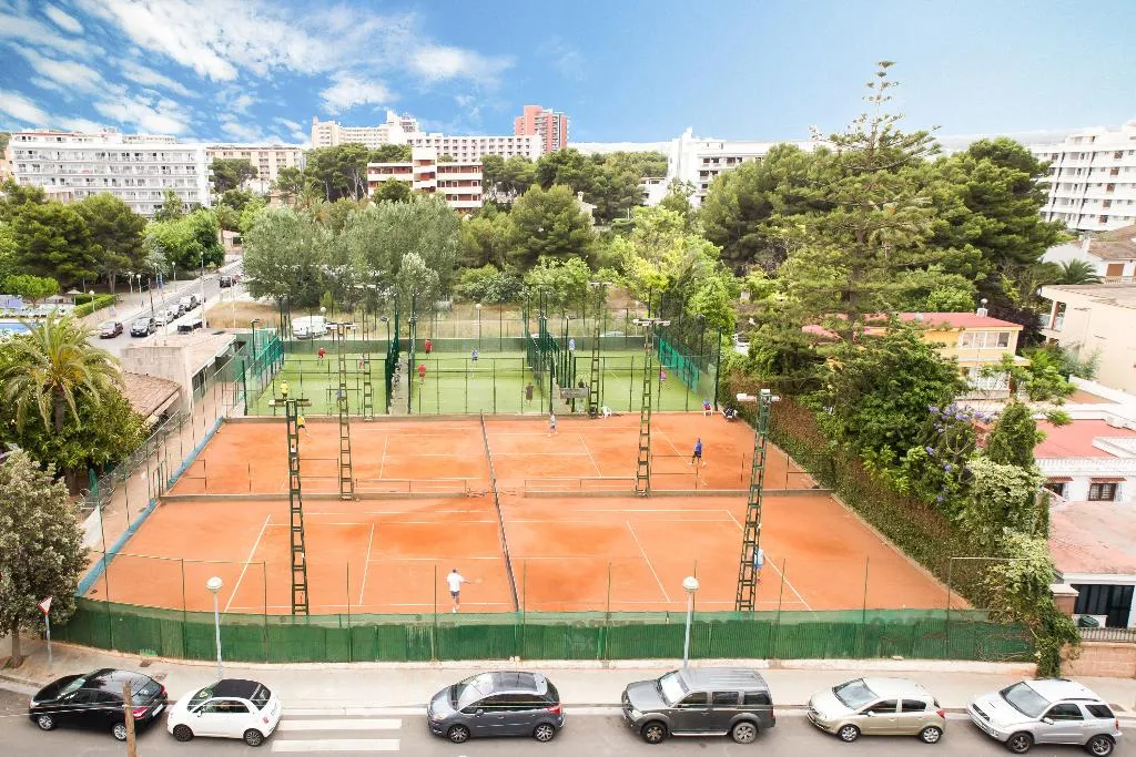 Sports and Entertainment, Nura Boreal, Majorca