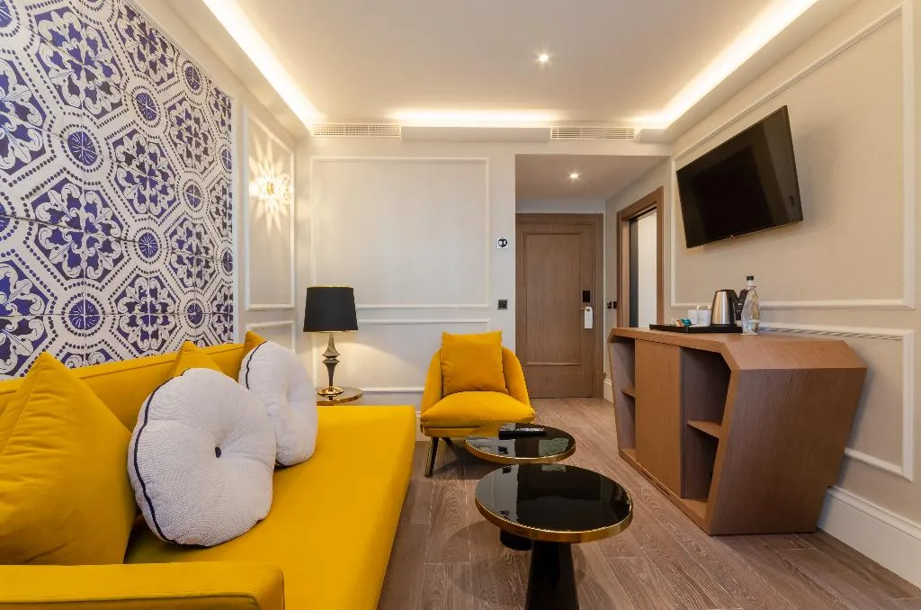 JUNIOR SUITE STANDARD Room, Eurostars Lisboa Baixa, Lisbon