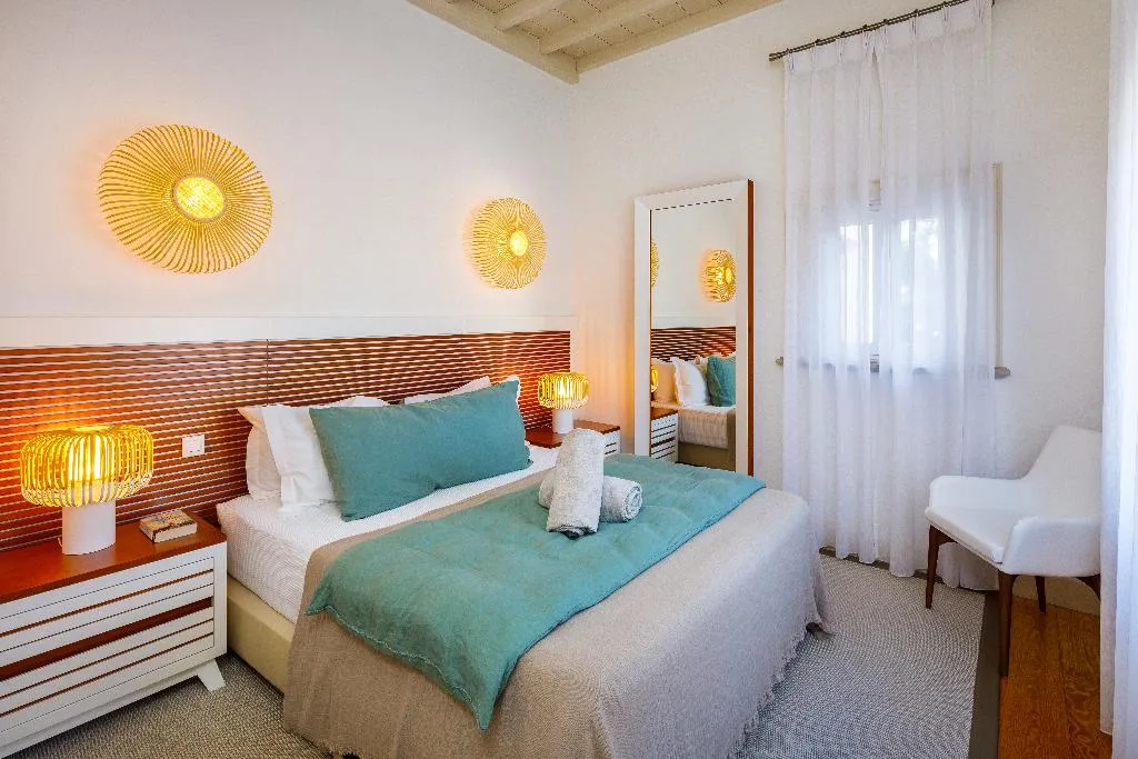 VILLA SIX BEDROOMS THREE BATHROOMS Room, Shantivillas, Algarve