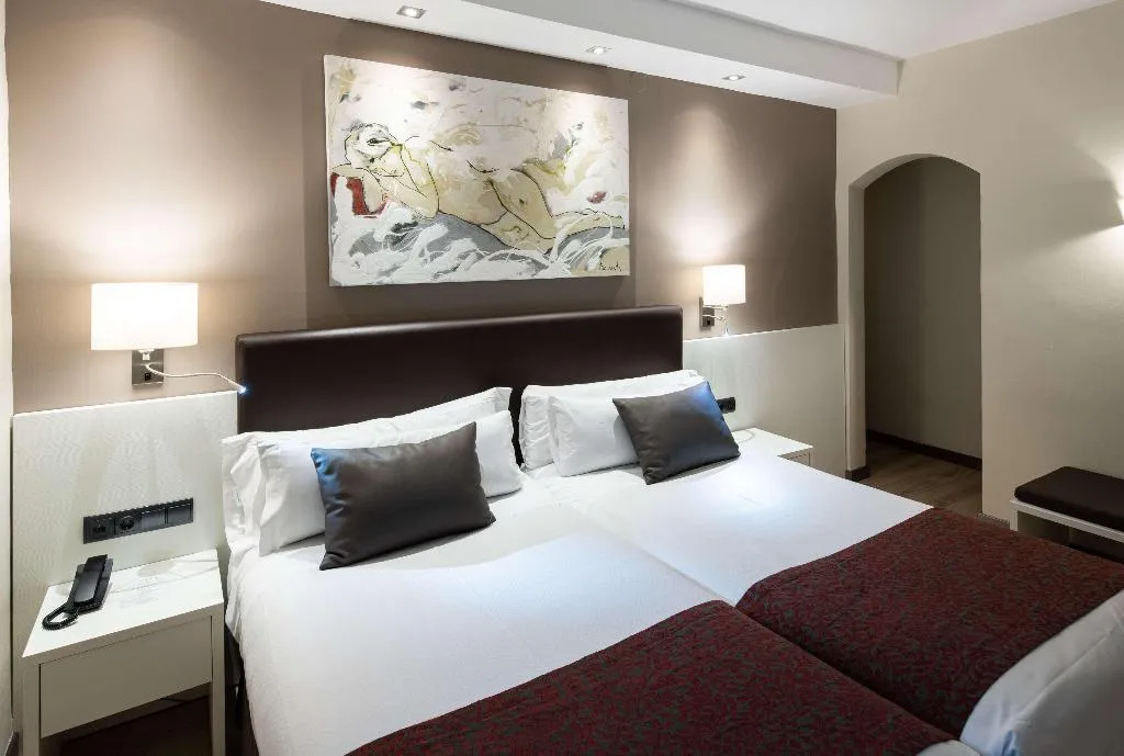 Room, Catalonia Castellnou, Barcelona