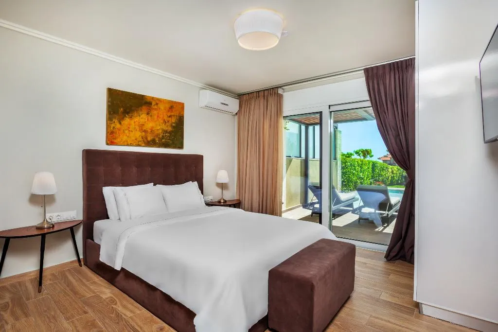 VILLA FOUR BEDROOMS WITH PRIVATE POOL Room, Sunny Villas and Spa, Halkidiki