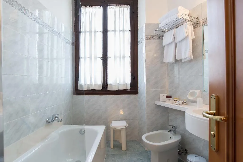 DOUBLE STANDARD Room, Paris, Florence