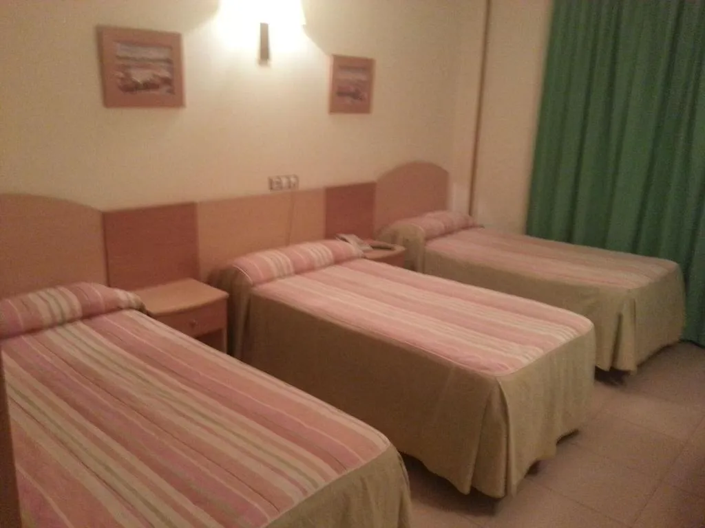 Room, Hostal El Arco, Madrid