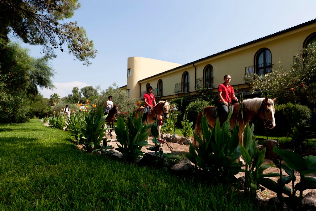 Sports and Entertainment, Horse Country Resort Congress & Spa, Cagliari