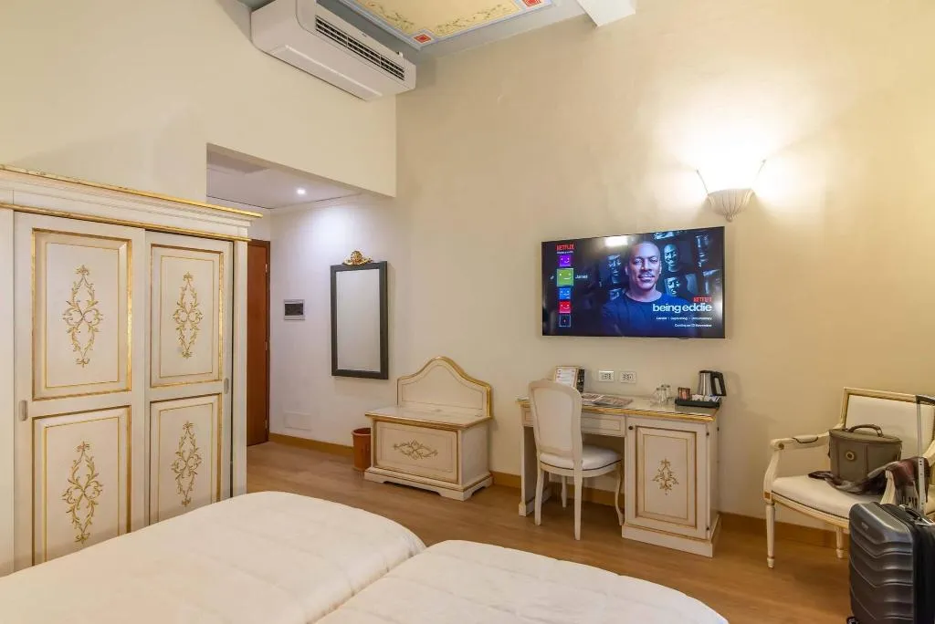 TWIN CLASSIC Room, Porta Faenza, Florence