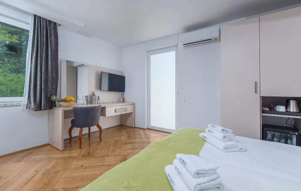 TRIPLE WITH TERRACE Room, Aparthotel Adeo, Istria