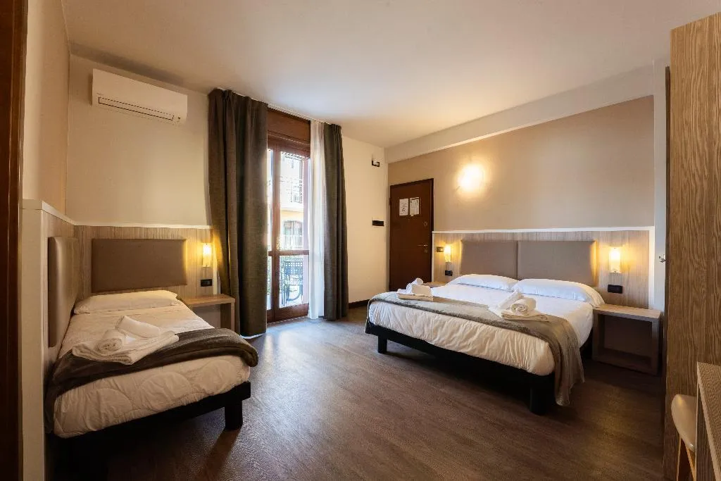 JUNIOR SUITE CAPACITY 5 Room, Hotel Gardenia Sirmione, Milan