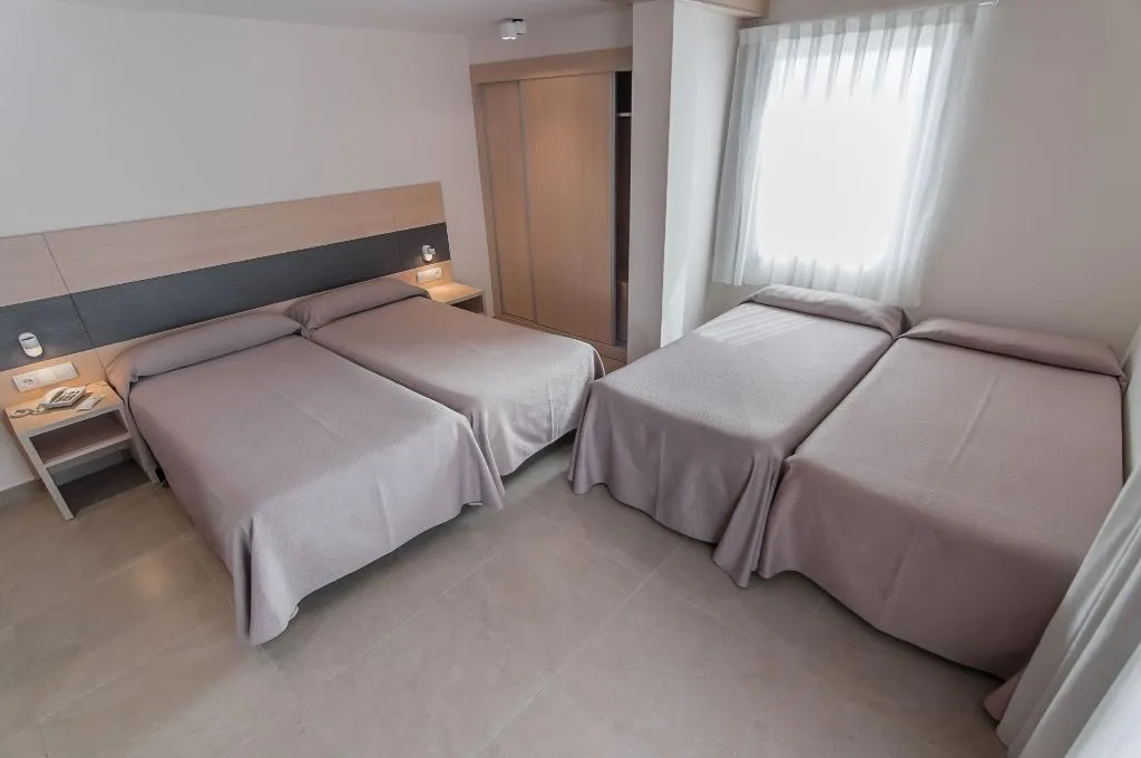 QUADRUPLE STANDARD Room, San Luis, Valencia