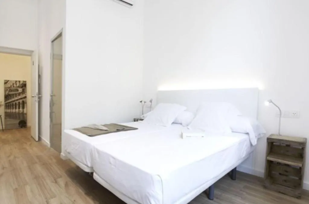 Room, Som Nit Born, Barcelona