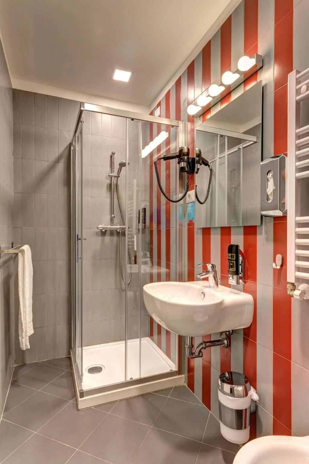 Room, Meininger Roma Termini, Naples
