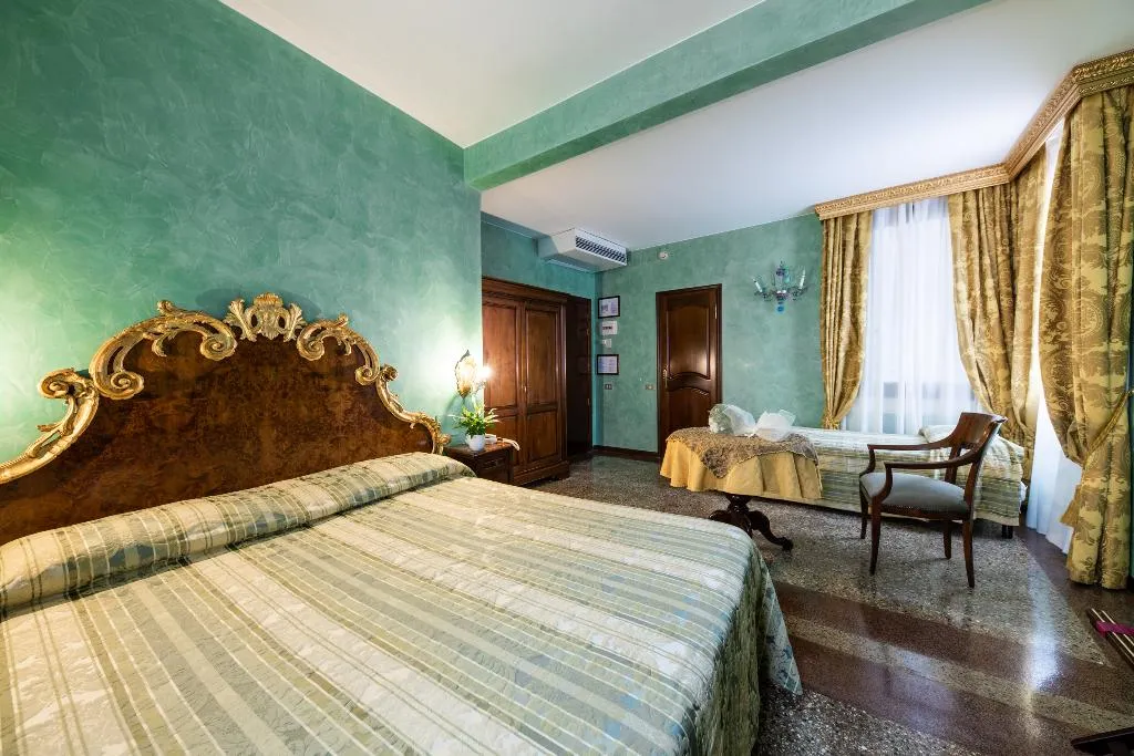 QUADRUPLE STANDARD Room, Marconi, Venice