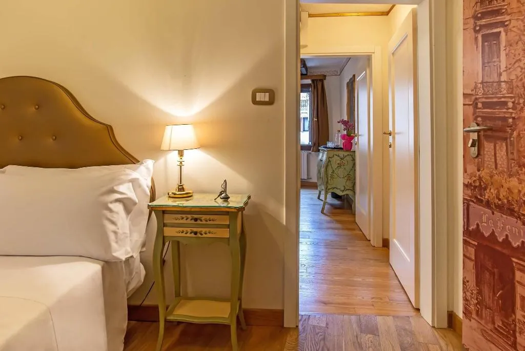 FAMILY ROOM CONNECTING ROOM Room, La Fenice et des Artistes, Venice