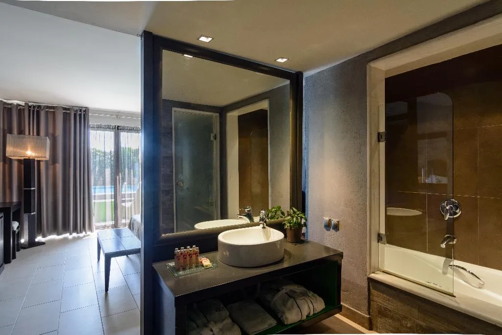 BUNGALOW WITH PRIVATE POOL Room, Dion Palace, Thessaloniki
