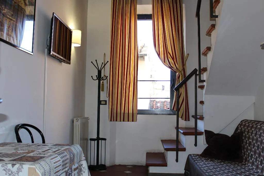STUDIO CAPACITY 4 Room, Max Apartments, Florence