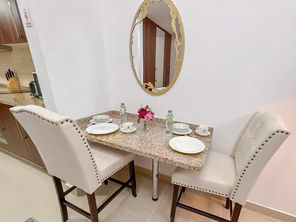 STUDIO ONE BEDROOM ONE BATHROOM Room, Goldcrest Executive, Dubai