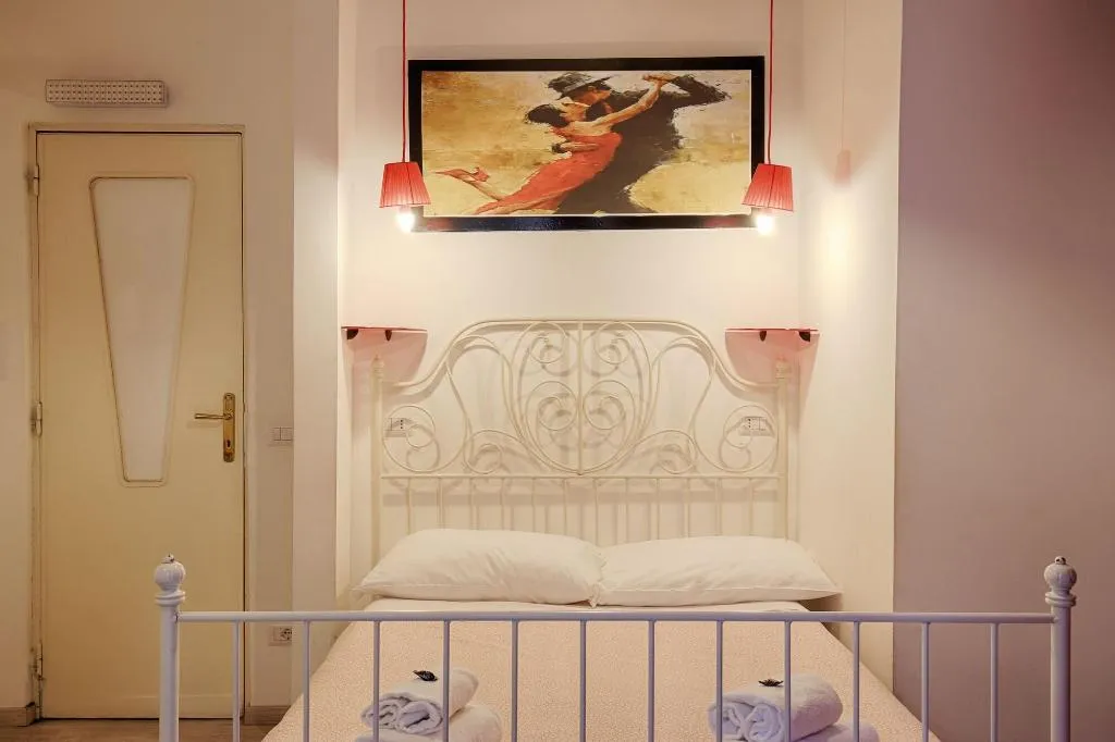 Room, Jet Lag, Naples