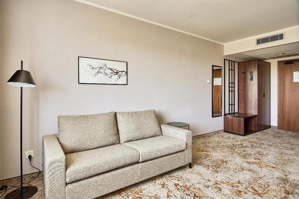 JUNIOR SUITE KING SIZE BED Room, Metropolo By Golden Tulip, Krakow