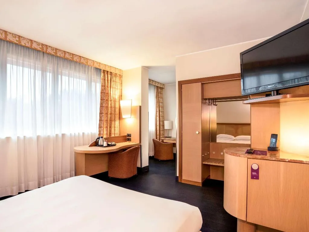 Double or Twin STANDARD Room, Mercure Roma West, Rome