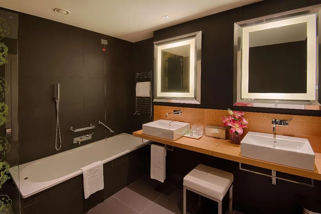 Room, NH Firenze, Florence