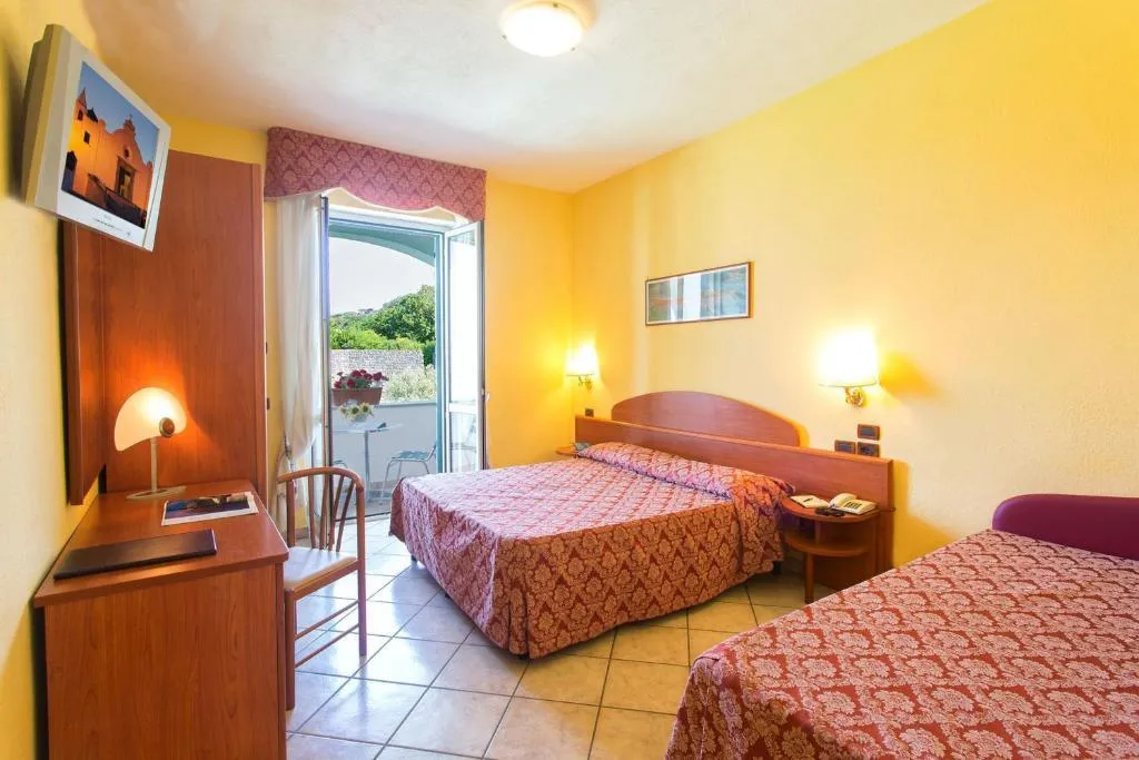QUADRUPLE STANDARD Room, Parco Dei Principi, Naples