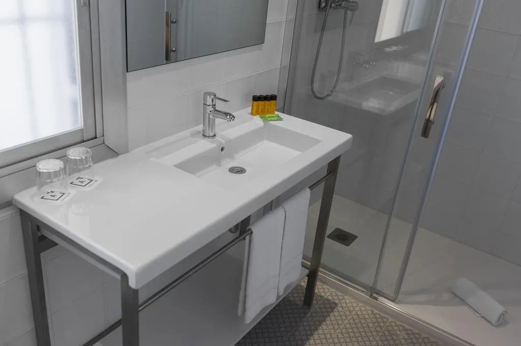 TRIPLE STANDARD Room, Meson Castilla Atiram Hotel, Barcelona