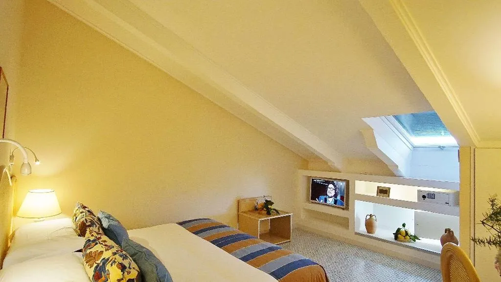 Room, Grand Hotel Aminta, Naples