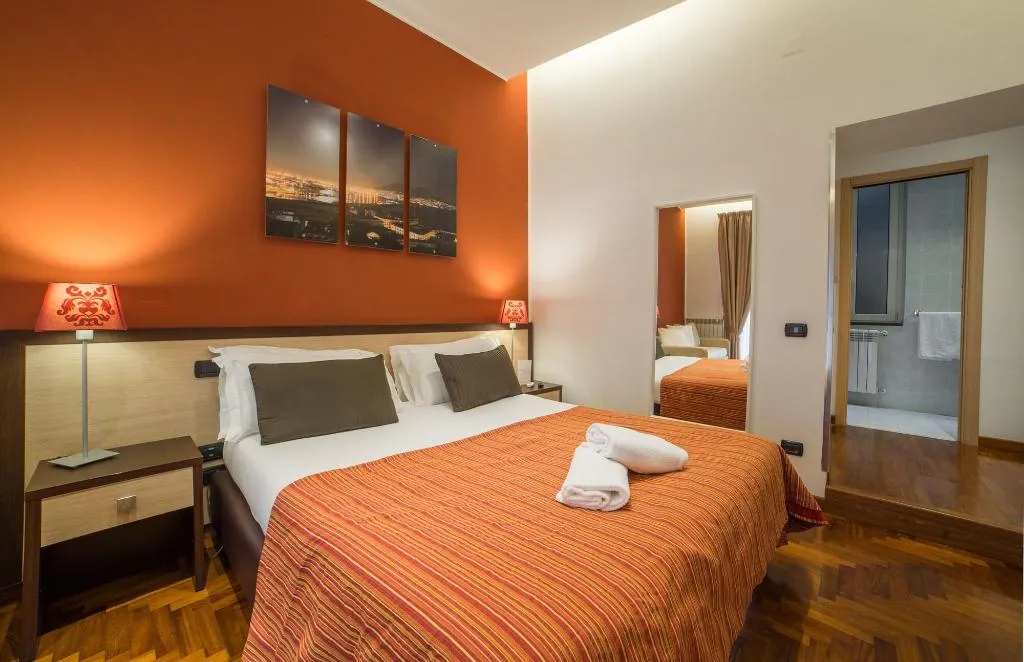 Room, Bed & Breakfast Chiaia 32, Naples