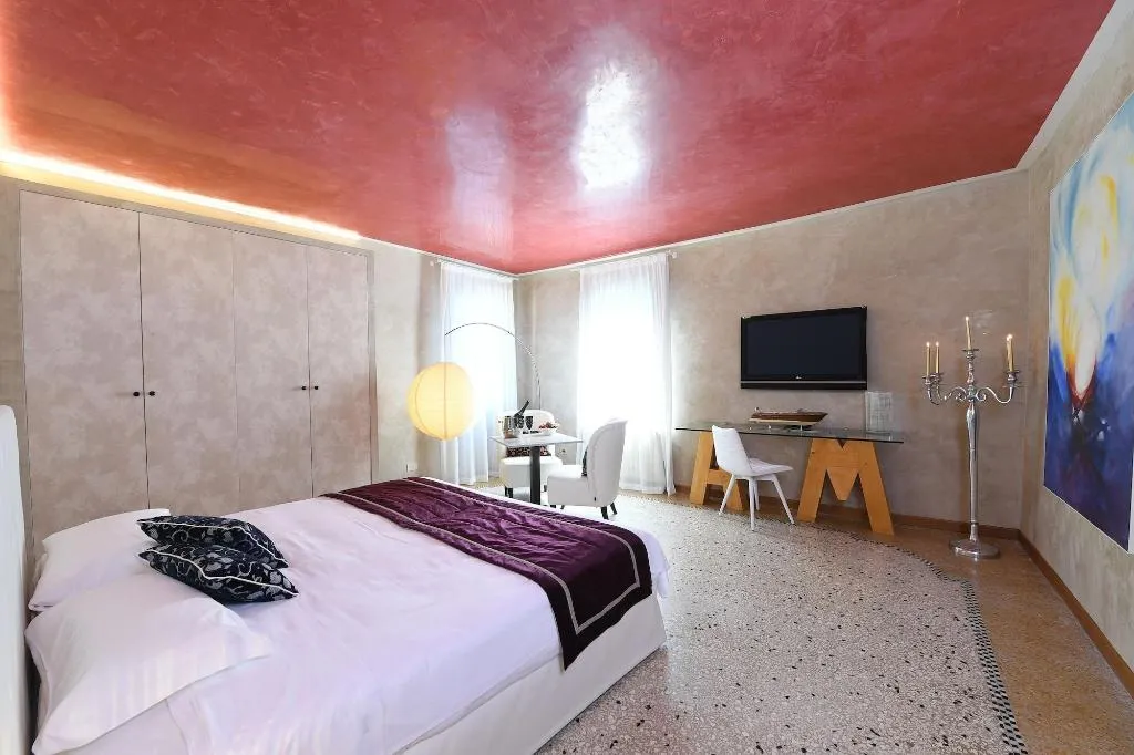 Room, Amor Mio B B, Venice