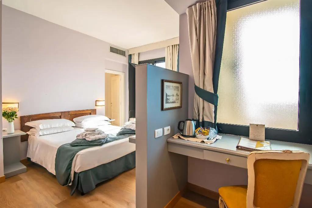SUITE CITY VIEW Room, Machiavelli Palace, Florence