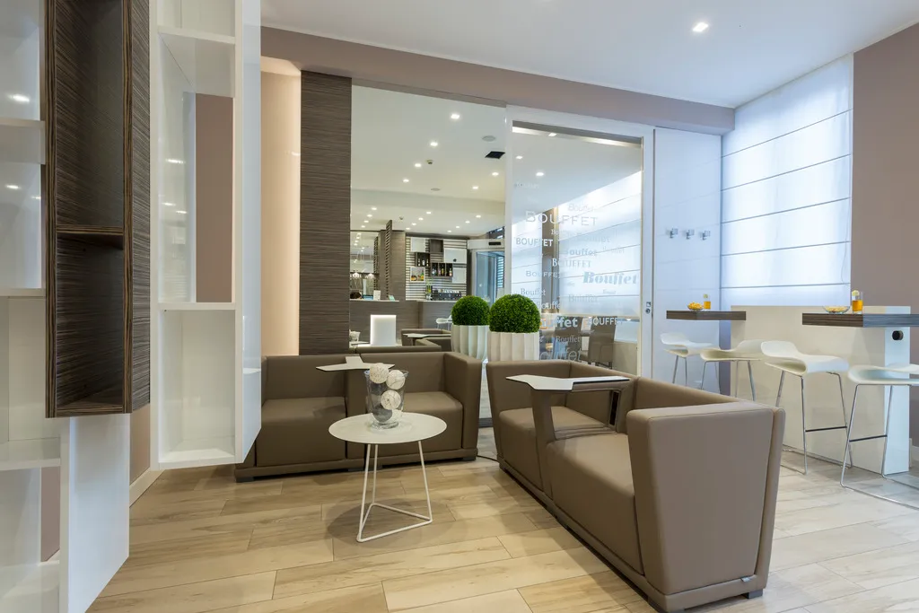 Lobby, Mistral, Milan