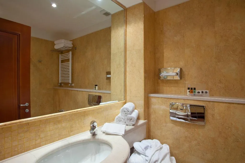 DOUBLE PREMIUM KING BED Room, Holiday Inn Cagliari, Cagliari