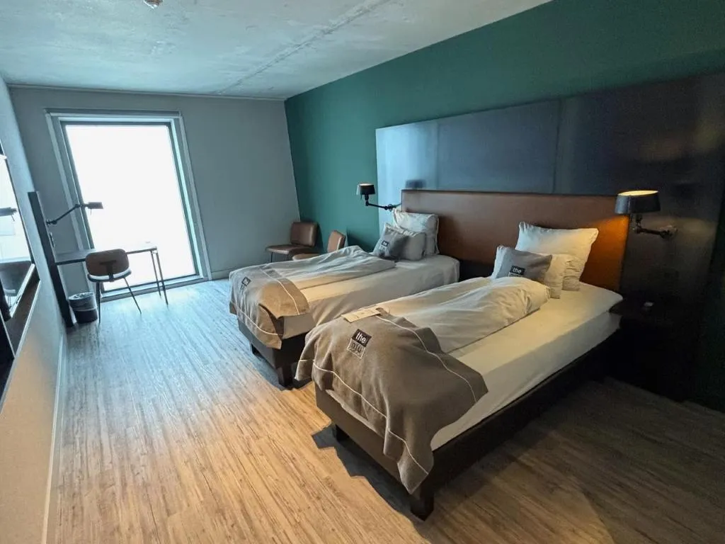 TWIN PREMIUM Room, Holiday Inn - the niu, Fender Amsterdam, Amsterdam